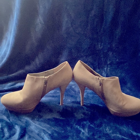 Marc Fisher, Grey, High Heel Booties, Size 9 - Picture 1 of 10